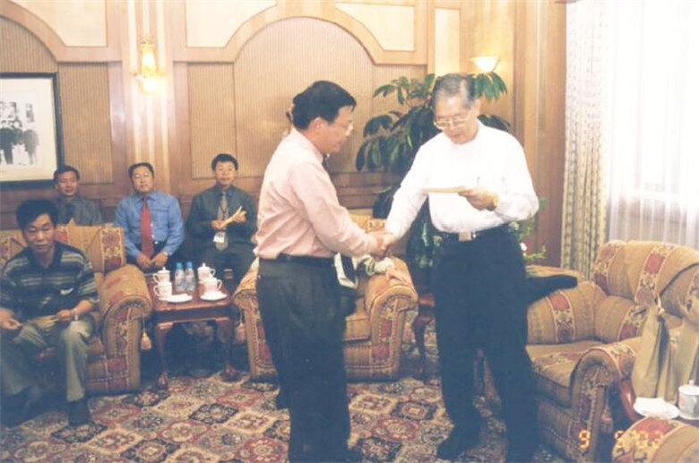 胡文祥:居高聲自遠 非是藉秋風